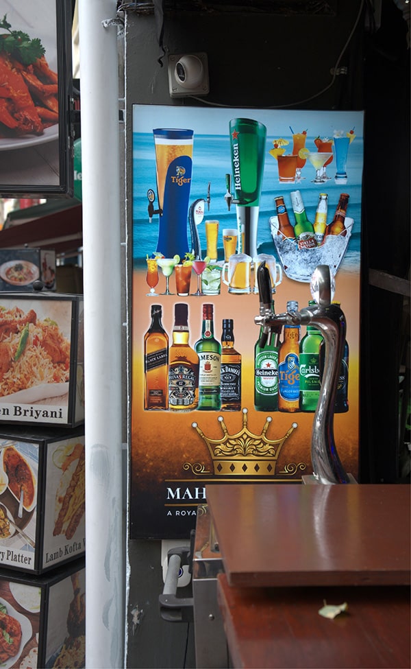 Maharani Table - About Boat